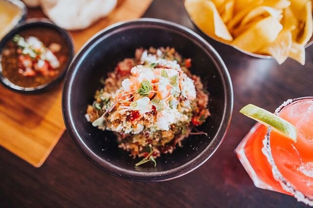 Looking for some easy recipes to make in quarantine with just a few ingredients? Try my Bacon Guacamole. 🥑Hope everyone is staying safe &amp; healthy!
Recipe: https://bit.ly/2XNcmBf