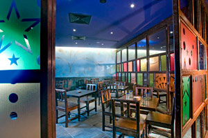 La Luna - Up to 35 seated | 45 reception <br> A private room ideal for intimate gatherings and private parties.